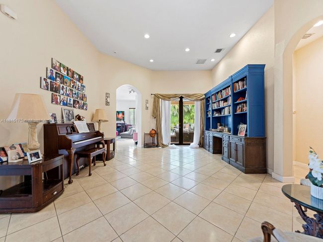 19385 Sw 79 Th Ct, House other with 5 bedrooms, 5 bathrooms and null parking in Cutler Bay FL | Image 4