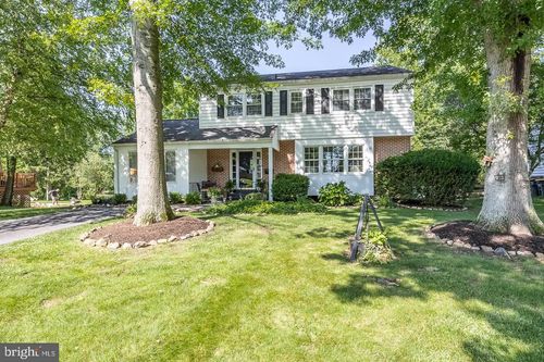 306 N Lake Dr, DOWNINGTOWN, PA, 19335-2311 | Card Image