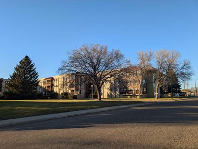 102 - 3090 15 Ave Se, Condo with 2 bedrooms, 2 bathrooms and 1 parking in Medicine Hat AB | Image 1