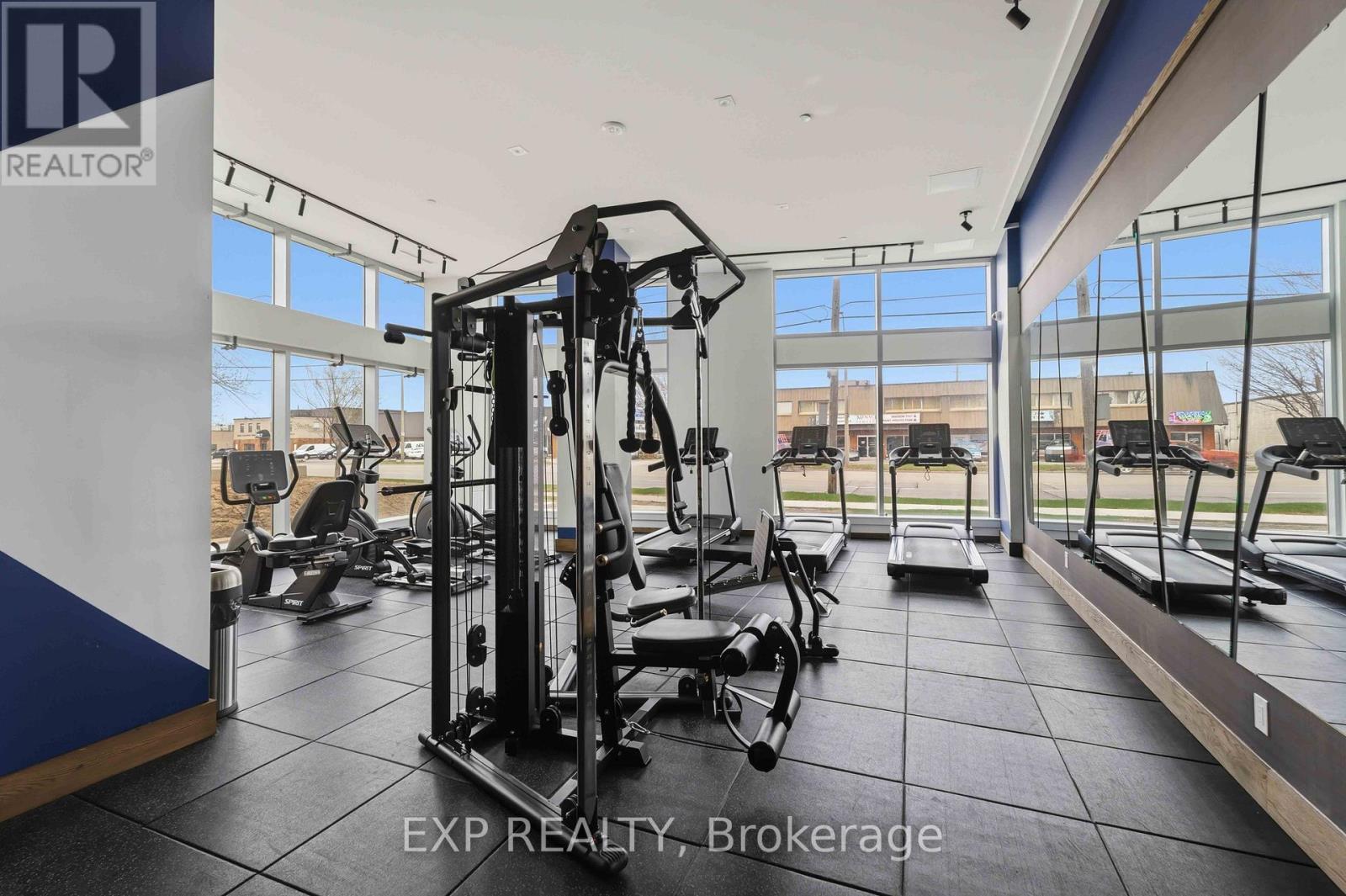 Residential in Hamilton (Riverdale) 4
