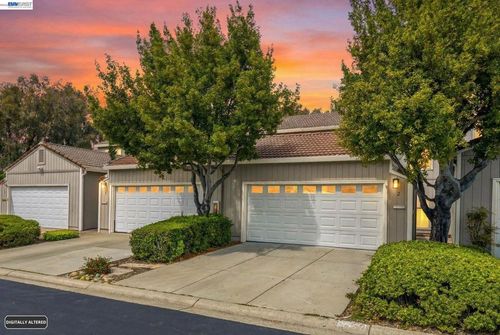 2 Knoll Ct, Hercules, CA, 94547-1430 | Card Image
