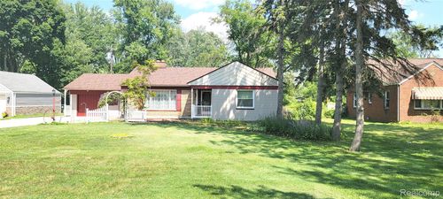 8961 Mortenview Dr, Taylor, MI, 48180-2805 | Card Image