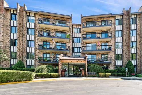 109-501 Lake Hinsdale Dr, Willowbrook, IL, 60527-2268 | Card Image