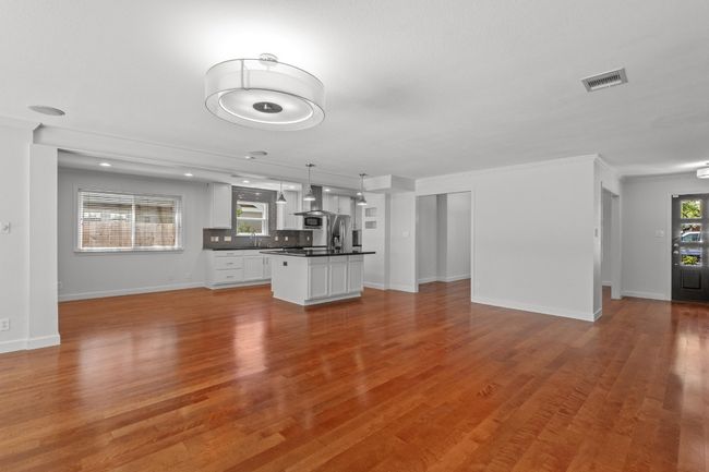 6520 Heron Dr, House other with 4 bedrooms, 3 bathrooms and 2 parking in Austin TX | Image 6
