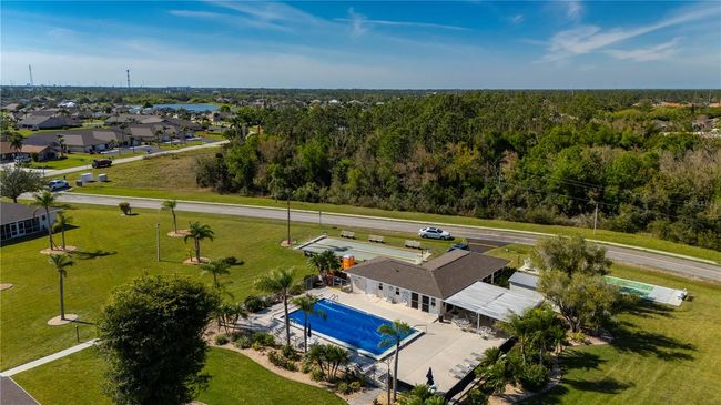 APT-1902 - 12538 Sw Kingsway Cir, Condo with 2 bedrooms, 2 bathrooms and null parking in LAKE SUZY FL | Image 37