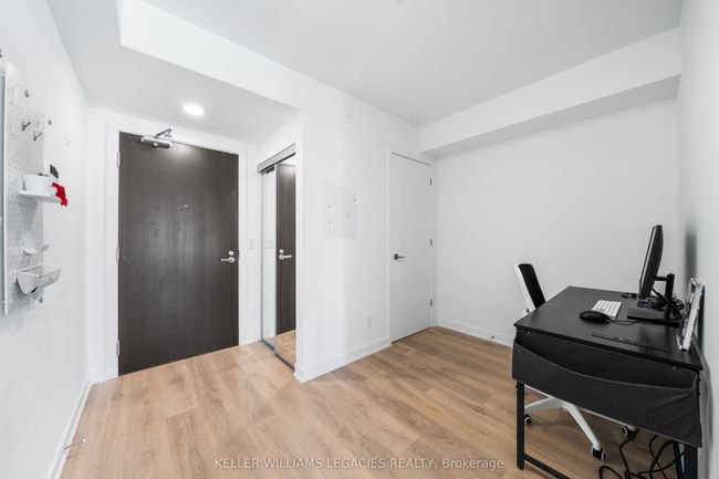 1211 - 501 Yonge St, Condo with 2 bedrooms, 1 bathrooms and null parking in Toronto ON | Image 4