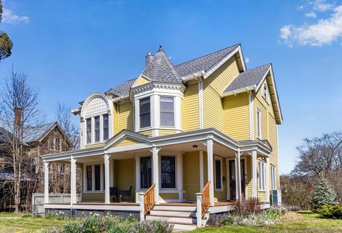 22 High St, Beacon, NY, 12508-2507 | Card Image