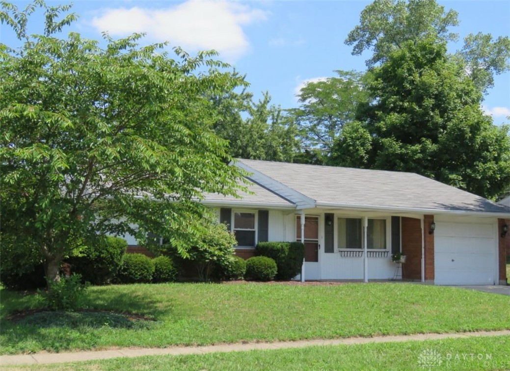 Silvercliff Dr, Dayton, OH 45449