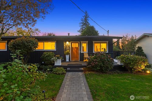 19811 11th Ave Nw, Shoreline, WA, 98177-2618 | Card Image