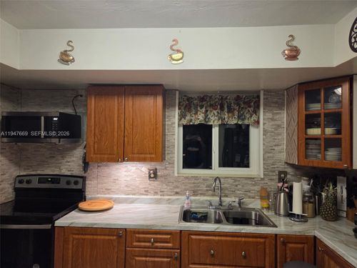 800 Nw 48th Ter, Plantation, FL, 33317-1432 | Card Image