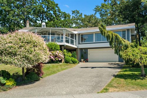 858 Maltwood Terr, Saanich, BC, V8X5C7 | Card Image