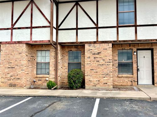 1231 Dallas Dr, Denton, TX, 76205-5111 | Card Image