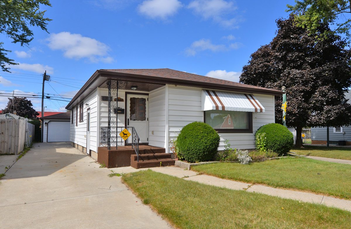 Shoop St, Racine, WI 53404