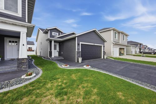 1571 67th Ave S, Fargo, ND, 58104-7961 | Card Image