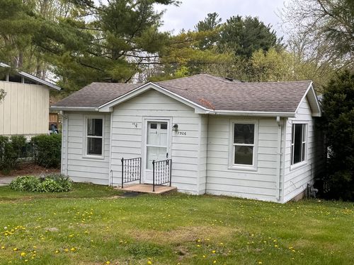 7506 Algonquin Rd, Wonder Lake, IL, 60097-8323 | Card Image