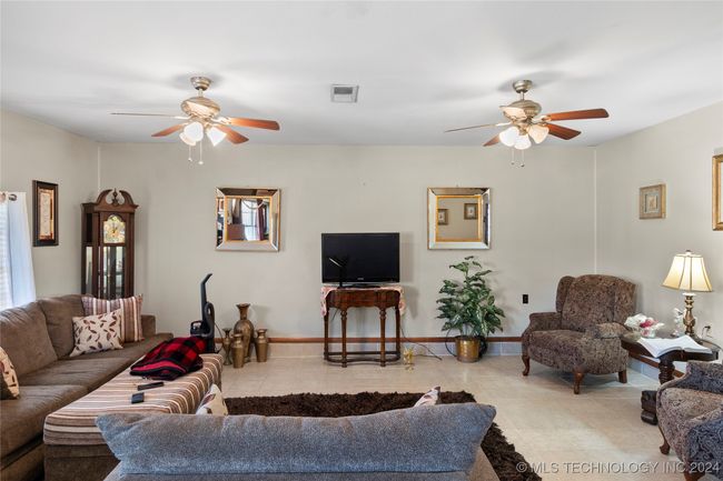 1421 S Hayes Ave, House other with 3 bedrooms, 2 bathrooms and null parking in Wagoner OK | Image 29