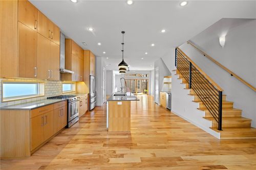 218 Se 7th St, Bentonville, AR, 72712-5928 | Card Image