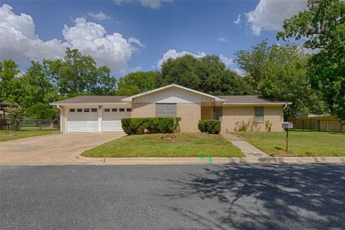 208 Matula Ave, Schulenburg, TX, 78956-1002 | Card Image
