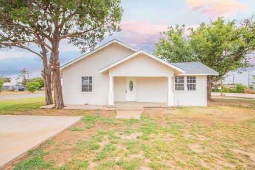 128 W Crockett St, Floydada, TX, 79235-3811 | Card Image