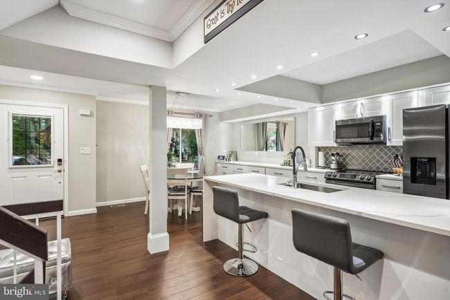 6004 Forrest Hollow Ln, Townhouse with 3 bedrooms, 4 bathrooms and null parking in SPRINGFIELD VA | Image 8