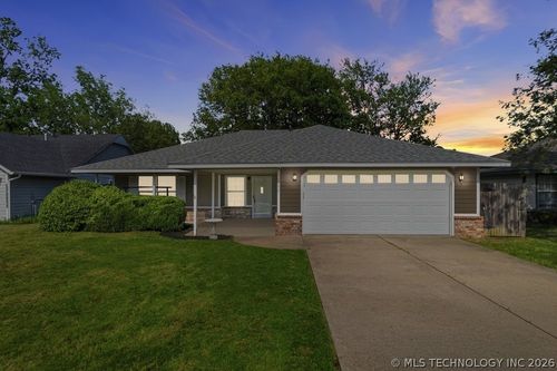 24715 Eastwood Dr, Claremore, OK, 74019-5158 | Card Image