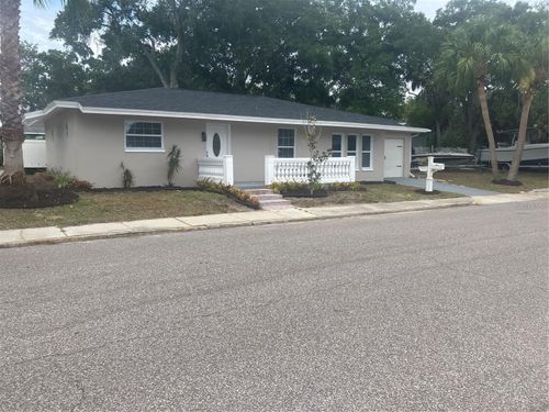601 Banana St, TARPON SPRINGS, FL, 34689-3678 | Card Image