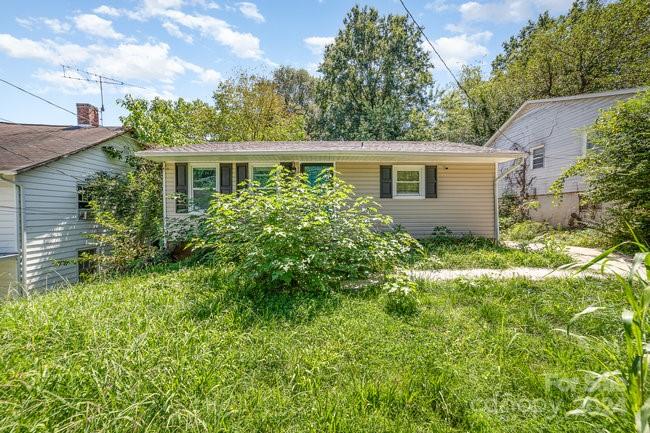8th Avenue Dr, Hickory, NC 28602