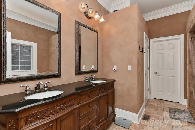 Primary Bathroom | Image 7