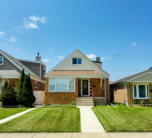 7772 Lawler Ave, Burbank, IL, 60459-1532 | Card Image