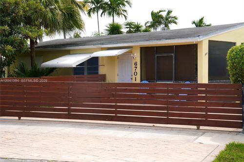 6701 Harding St, Hollywood, FL, 33024-3922 | Card Image