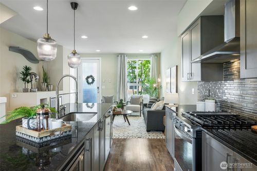 9725 10th Pl Sw, Seattle, WA, 98106-2947 | Card Image