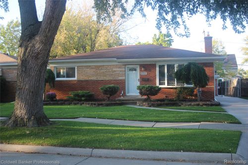 21205 Centennial St, Saint Clair Shores, MI, 48081-1825 | Card Image