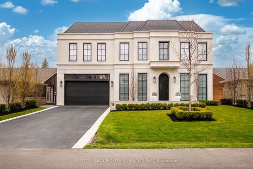 18 Blair Athol Cres, Etobicoke, ON, M9A1X5 | Card Image