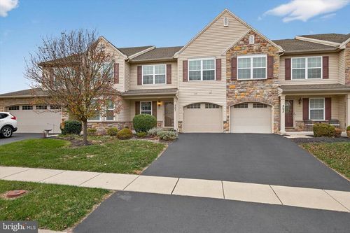 307 Stoneridge Ct, NEW CUMBERLAND, PA, 17070-2880 | Card Image