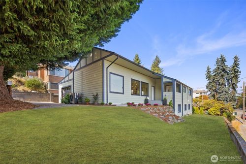 3205 25th Avenue W, Seattle, WA, 98199 | Card Image