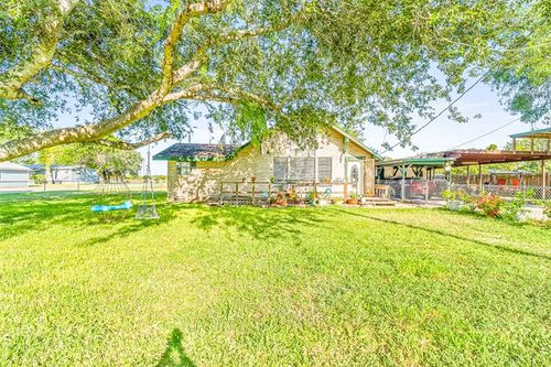 101 4th St, Lake City, TX, 78368-9422 | Card Image