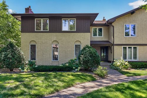 12-1870 Eagle Ridge Dr, Mendota Heights, MN, 55118-4211 | Card Image
