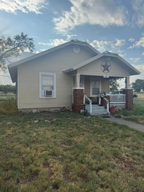 182 Scott, Quanah, TX, 79252 | Card Image