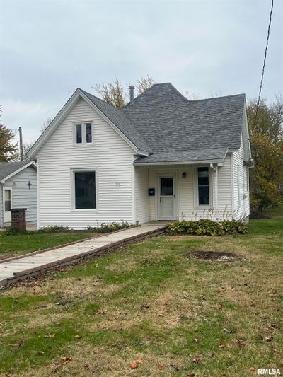 136 Chestnut Street, House other with 2 bedrooms, 1 bathrooms and null parking in Jacksonville IL | Image 1