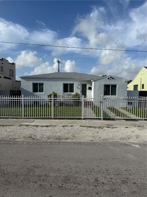 726 Nw 75th St, Miami, FL, 33150-3351 | Card Image