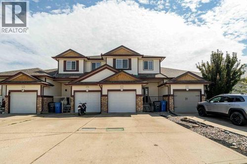 6 Stonegate Cres Se, Medicine Hat, AB, T1B4L3 | Card Image