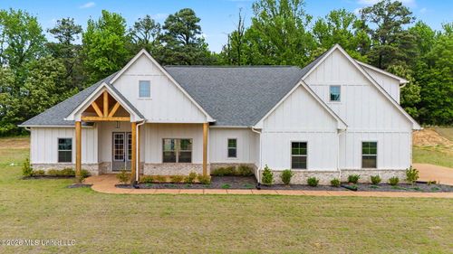 1528 Tributary Dr, Hernando, MS, 38632-1492 | Card Image