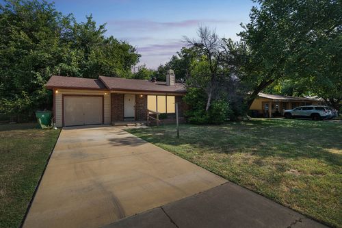 5313 Fossil Dr, Haltom City, TX, 76117-4568 | Card Image