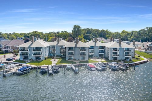 28-e-400 Lakeview Court, Spring Lake, MI, 49456 | Card Image