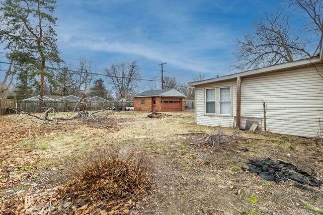 Backyard, 2 Car Grage, Sunroom, Fencing, Huge Lot | Image 23
