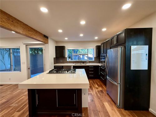 2302 Oakwood Ave, Venice, CA, 90291-4906 | Card Image