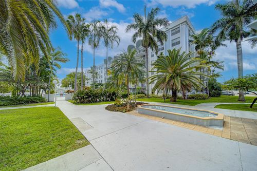 c-205-494 Nw 165th Street Rd, Miami, FL, 33169-6465 | Card Image