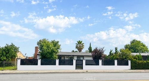 9444 Cedar Ave, Bloomington, CA, 92316-1565 | Card Image
