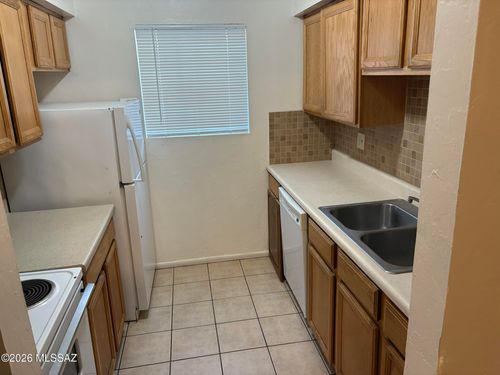 2327 N Dodge Blvd, Tucson, AZ, 85716-2952 | Card Image