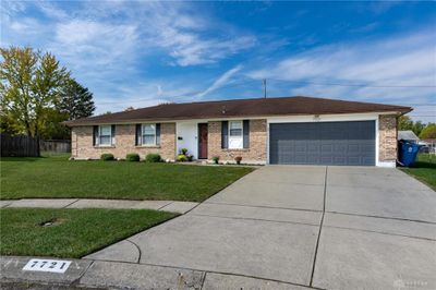 7721 Sharsted Circle, House other with 3 bedrooms, 1 bathrooms and null parking in Huber Heights OH | Image 2